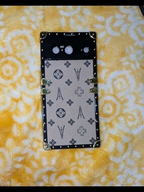 Trunk-Style Pixel 8 Phone Case with Beige Monogram Panel
